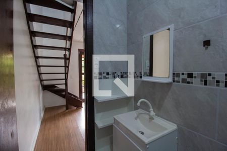 Casa de condomínio para alugar com 45m², 2 quartos e 1 vaga Casa de condomínio para alugar com 45m², 2 quartos e 1 vagaBanheiro