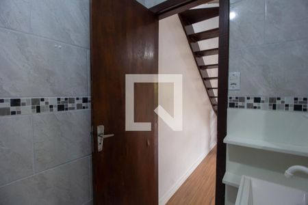 Casa de condomínio para alugar com 45m², 2 quartos e 1 vaga Casa de condomínio para alugar com 45m², 2 quartos e 1 vagaBanheiro