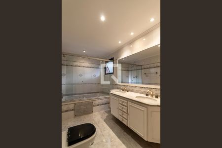 Apartamento à venda com 211m², 4 quartos e 3 vagasSuíte 2