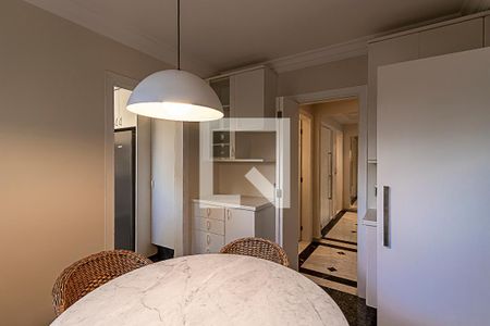 Apartamento à venda com 211m², 4 quartos e 3 vagasCopa