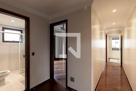 Apartamento à venda com 211m², 4 quartos e 3 vagasCorredo dos quartos