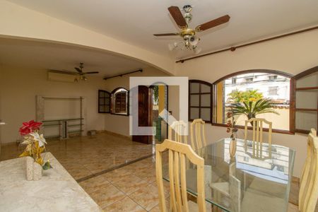 Sala de casa à venda com 2 quartos, 112m² em Olaria, Rio de Janeiro