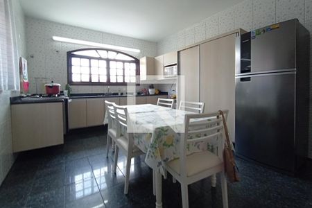 Casa para alugar com 375m², 4 quartos e 6 vagasCozinha