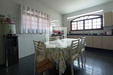 Casa para alugar com 375m², 4 quartos e 6 vagasCozinha