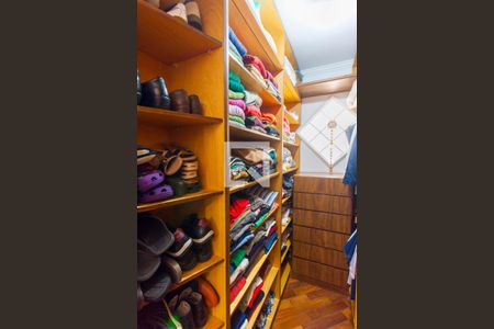 Casa à venda com 195m², 3 quartos e 2 vagasCloset da suíte