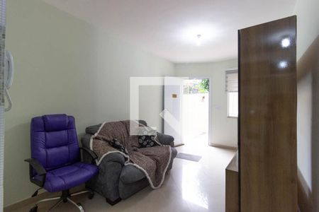 Sala de casa de condomínio à venda com 2 quartos, 82m² em Vila Nilo, São Paulo
