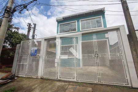 Casa à venda com 200m², 4 quartos e 2 vagas Casa à venda com 200m², 4 quartos e 2 vagasFachada