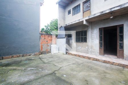 Casa à venda com 200m², 4 quartos e 2 vagas Casa à venda com 200m², 4 quartos e 2 vagaspatio