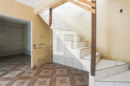 Casa à venda com 200m², 4 quartos e 2 vagas Casa à venda com 200m², 4 quartos e 2 vagasescadas