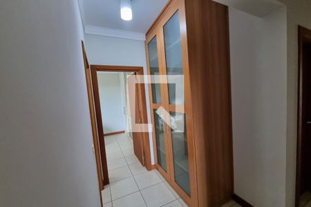 Apartamento para alugar com 140m², 4 quartos e 2 vagas Apartamento para alugar com 140m², 4 quartos e 2 vagasCorredor Interno