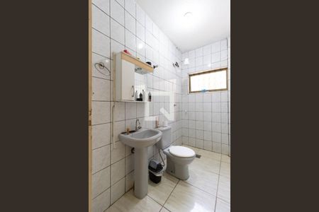 Banheiro de casa para alugar com 1 quarto, 55m² em Parque Edu Chaves, São Paulo