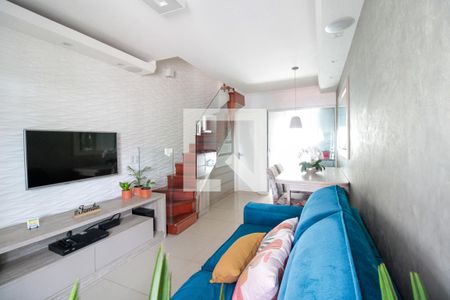 Sala de casa de condomínio à venda com 2 quartos, 88m² em Rio Branco, Canoas