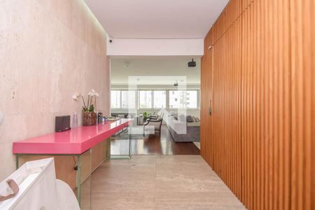 Hall de entrada de apartamento à venda com 4 quartos, 234m² em Santa Cecília, São Paulo