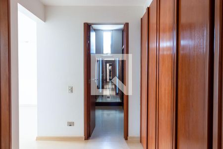 Suíte 1 de apartamento para alugar com 3 quartos, 320m² em Osvaldo Rezende, Uberlândia