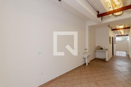 Casa para alugar com 228m², 3 quartos e 3 vagas Casa para alugar com 228m², 3 quartos e 3 vagasCorredor Lateral