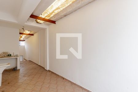 Casa para alugar com 228m², 3 quartos e 3 vagas Casa para alugar com 228m², 3 quartos e 3 vagasCorredor Lateral