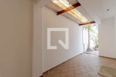 Casa para alugar com 228m², 3 quartos e 3 vagas Casa para alugar com 228m², 3 quartos e 3 vagasCorredor Lateral