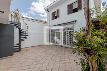 Casa para alugar com 228m², 3 quartos e 3 vagas Casa para alugar com 228m², 3 quartos e 3 vagasQuintal