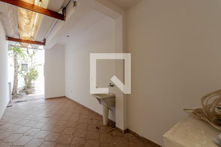 Casa para alugar com 228m², 3 quartos e 3 vagas Casa para alugar com 228m², 3 quartos e 3 vagasCorredor Lateral