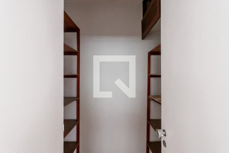 Casa para alugar com 228m², 3 quartos e 3 vagas Casa para alugar com 228m², 3 quartos e 3 vagasArmario do Corredor