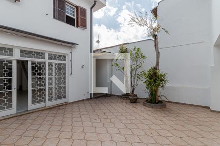 Casa para alugar com 228m², 3 quartos e 3 vagas Casa para alugar com 228m², 3 quartos e 3 vagasQuintal