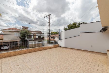 Casa para alugar com 228m², 3 quartos e 3 vagas Casa para alugar com 228m², 3 quartos e 3 vagasTerraço