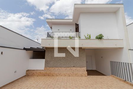 Casa para alugar com 228m², 3 quartos e 3 vagas Casa para alugar com 228m², 3 quartos e 3 vagasTerraço