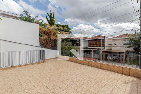 Casa para alugar com 228m², 3 quartos e 3 vagas Casa para alugar com 228m², 3 quartos e 3 vagasTerraço