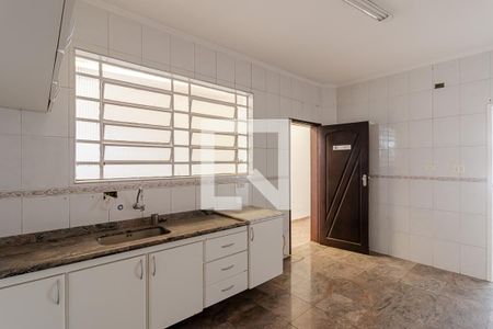 Casa para alugar com 228m², 3 quartos e 3 vagas Casa para alugar com 228m², 3 quartos e 3 vagasCozinha
