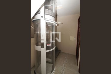 Elevador de casa à venda com 3 quartos, 310m² em Tristeza, Porto Alegre