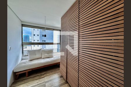 Apartamento à venda com 70m², 1 quarto e 1 vagaÁrea de Serviço