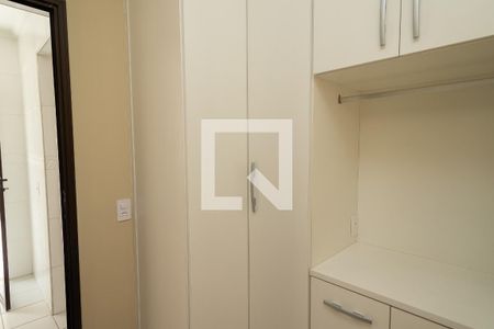 Apartamento à venda com 170m², 3 quartos e 2 vagas Apartamento à venda com 170m², 3 quartos e 2 vagasQuarto de Serviço