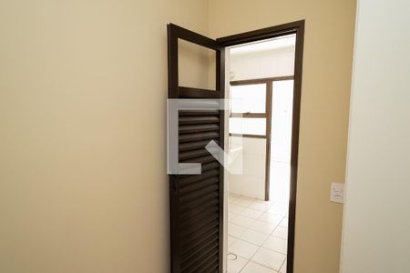 Apartamento à venda com 170m², 3 quartos e 2 vagas Apartamento à venda com 170m², 3 quartos e 2 vagasQuarto de Serviço