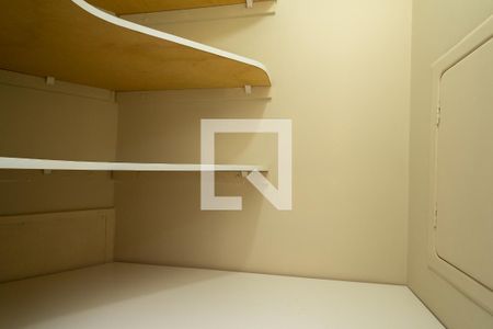 Apartamento à venda com 170m², 3 quartos e 2 vagas Apartamento à venda com 170m², 3 quartos e 2 vagasDespensa Cozinha