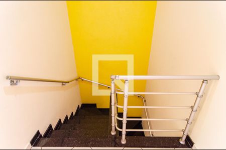 Casa à venda com 117m², 2 quartos e 2 vagasEscadas