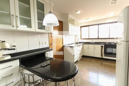 Apartamento à venda com 200m², 4 quartos e 3 vagasCozinha