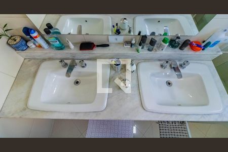 Apartamento à venda com 208m², 4 quartos e 3 vagas Apartamento à venda com 208m², 4 quartos e 3 vagasDetalhe do Banheiro da Suite