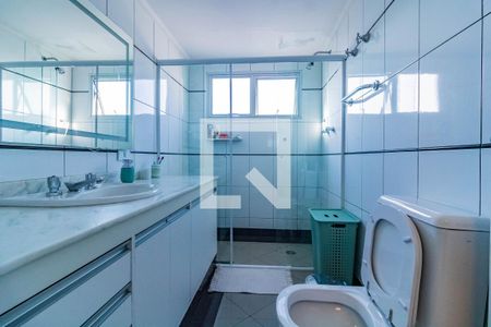 Apartamento à venda com 208m², 4 quartos e 3 vagas Apartamento à venda com 208m², 4 quartos e 3 vagasBanheiro Corredor