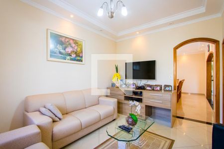 Sala de TV de casa à venda com 3 quartos, 306m² em Vila Bastos, Santo André
