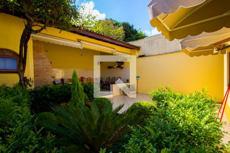 Casa à venda com 306m², 3 quartos e 4 vagas Casa à venda com 306m², 3 quartos e 4 vagasQuintal