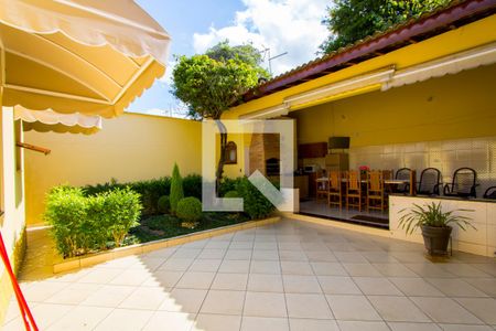 Casa à venda com 306m², 3 quartos e 4 vagas Casa à venda com 306m², 3 quartos e 4 vagasQuintal