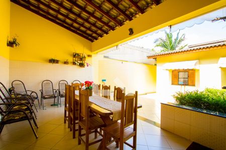 Casa à venda com 306m², 3 quartos e 4 vagas Casa à venda com 306m², 3 quartos e 4 vagasEspaço gourmet