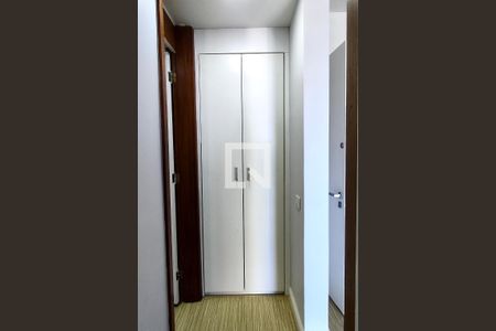Corredor  de apartamento para alugar com 1 quarto, 65m² em Barra da Tijuca, Rio de Janeiro