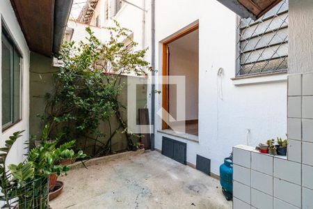 Casa à venda com 120m², 2 quartos e sem vaga1o. Andar - Quintal e Área de Serviço