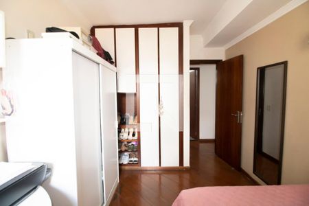 Apartamento à venda com 240m², 4 quartos e 2 vagasQuarto 2 