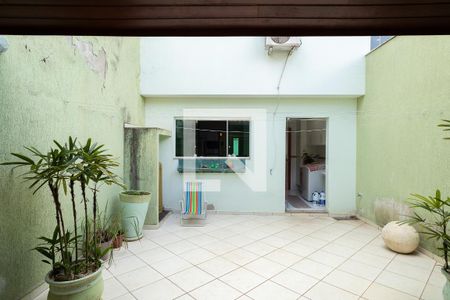 Casa à venda com 209m², 3 quartos e 4 vagas Casa à venda com 209m², 3 quartos e 4 vagasQuintal