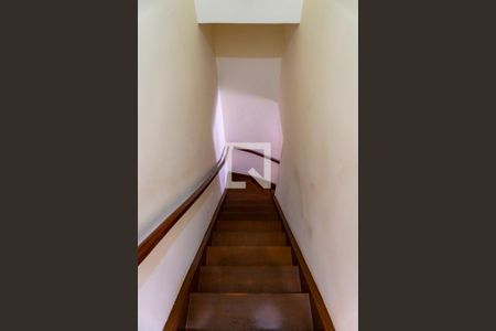 Casa à venda com 106m², 3 quartos e 1 vagaEscada