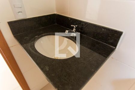 Apartamento para alugar com 65m², 2 quartos e 1 vaga Apartamento para alugar com 65m², 2 quartos e 1 vagaBanheiro da Suite