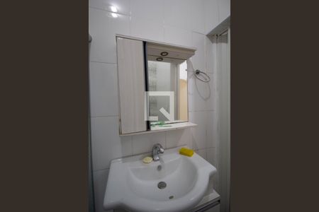 Casa à venda com 100m², 2 quartos e 2 vagasDetalhe banheiro