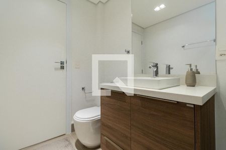 Apartamento à venda com 114m², 2 quartos e 2 vagas Apartamento à venda com 114m², 2 quartos e 2 vagasBanheiro da suíte